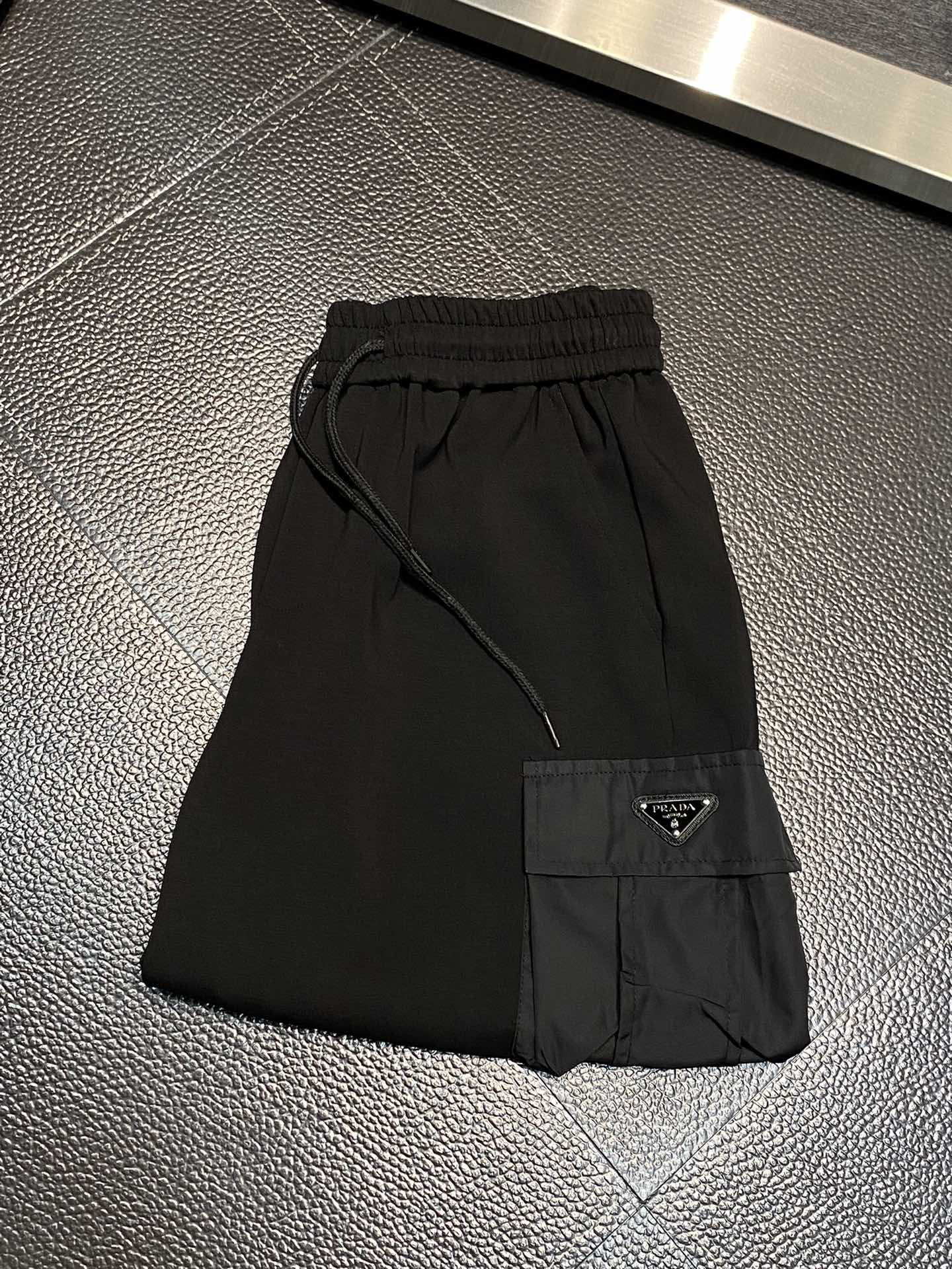秋冬服の通販 プラダ ショートパンツ ズボン メンズ