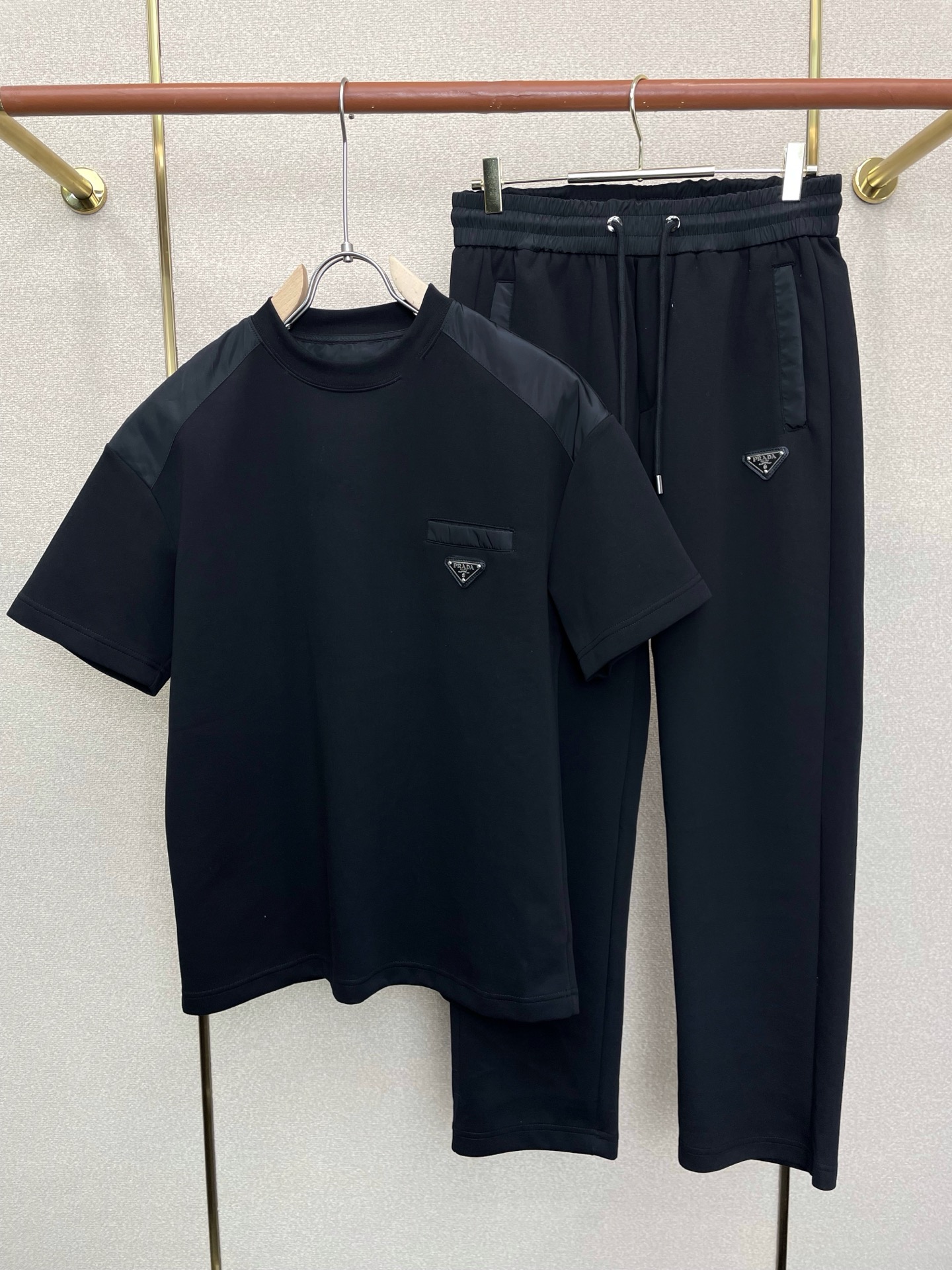 秋冬服の通販 プラダ 上下服 セットアップ メンズ