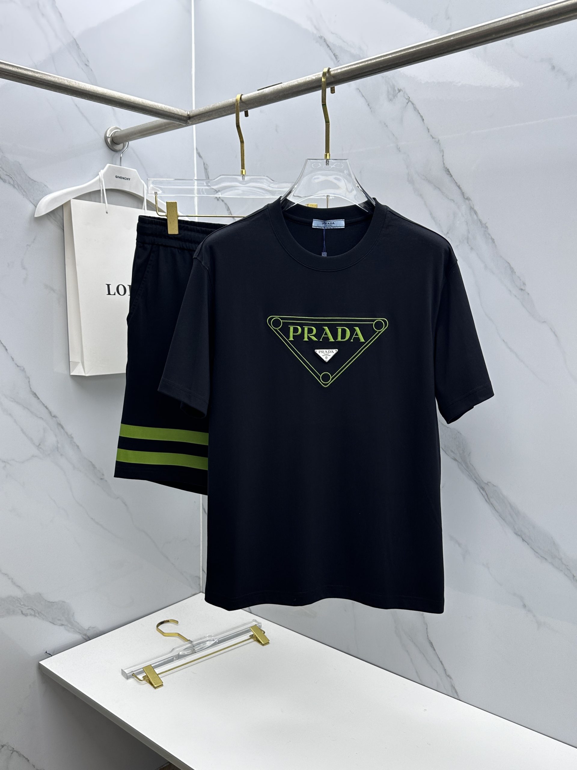 秋冬服の通販 プラダ 上下服 セットアップ 恋人