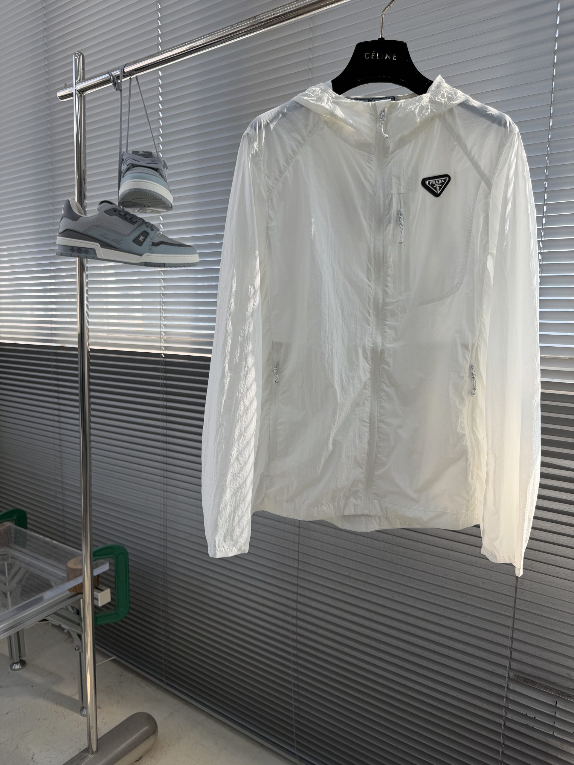 秋冬服の通販 プラダ トップス/アウター 恋人