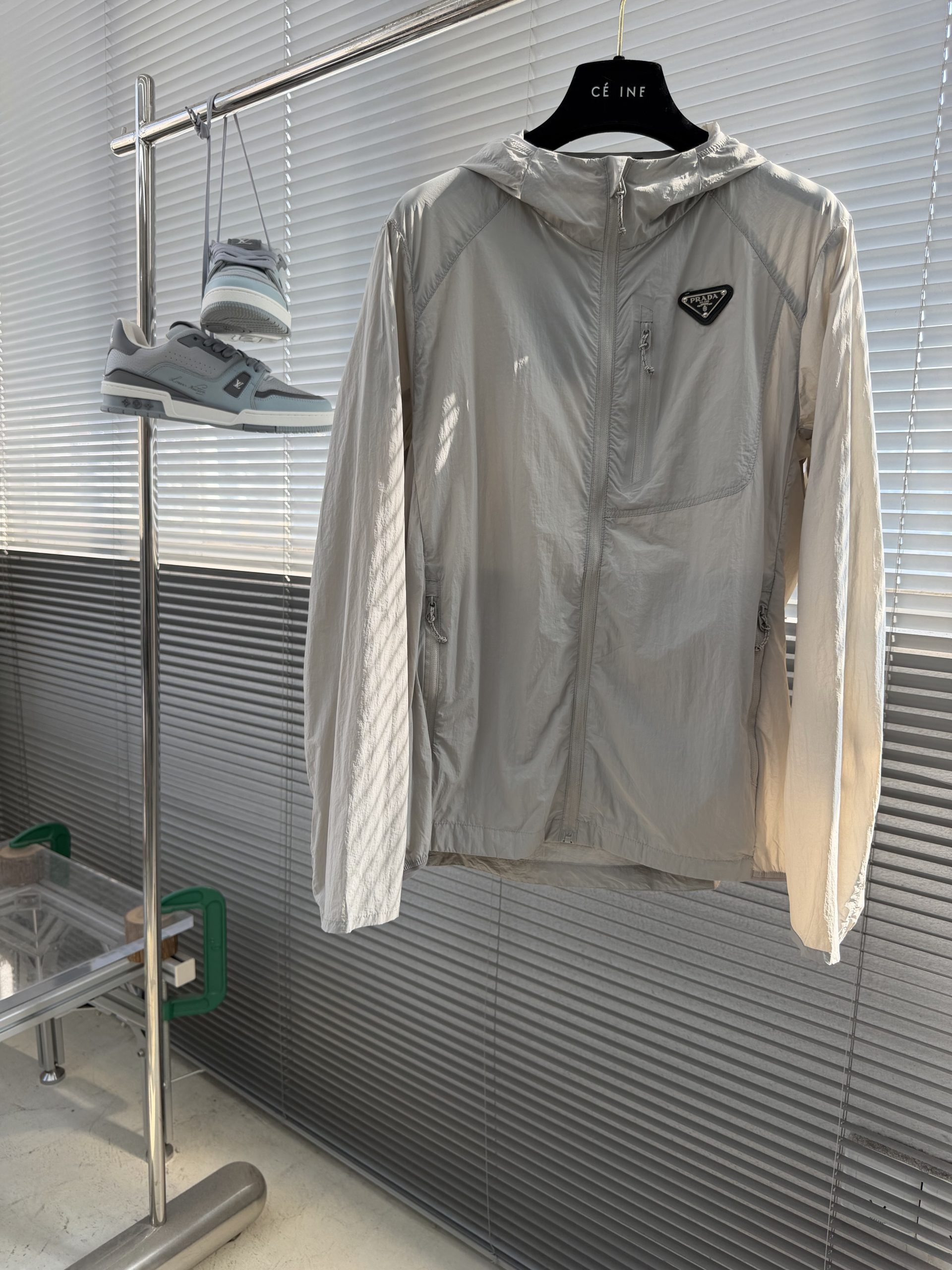 秋冬服の通販 プラダ トップス/アウター 恋人
