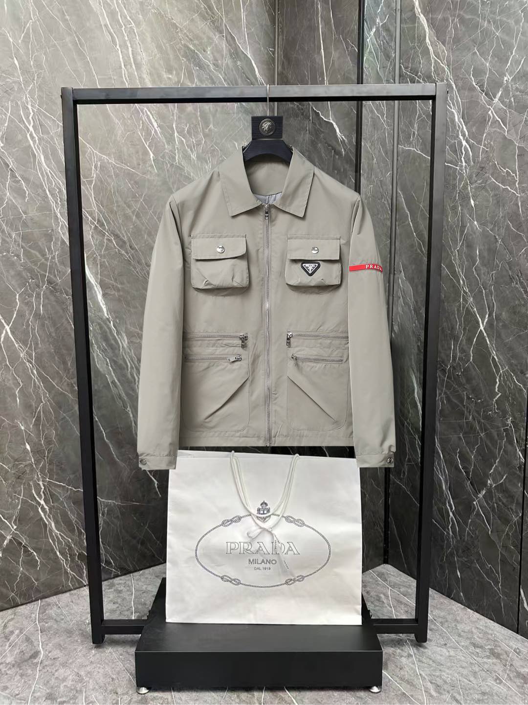 秋冬服の通販 プラダ トップス/アウター メンズ