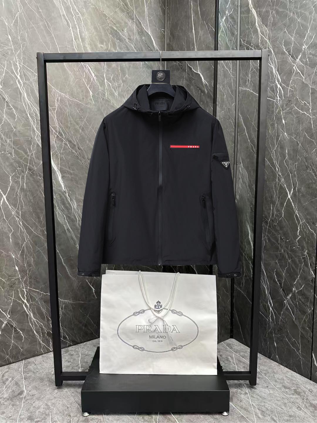 秋冬服の通販 プラダ トップス/アウター  メンズ