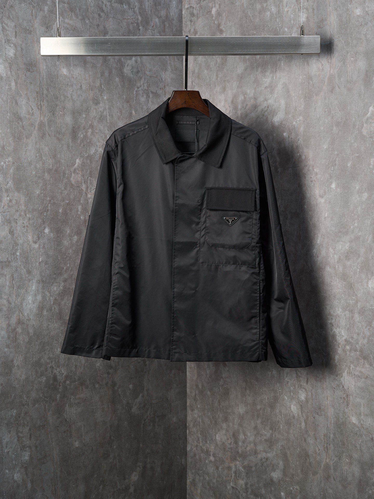 秋冬服の通販 プラダ トップス/アウター