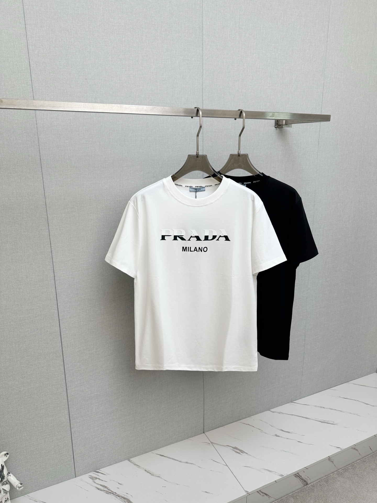 プラダ 半袖Tシャツ トップス 恋人