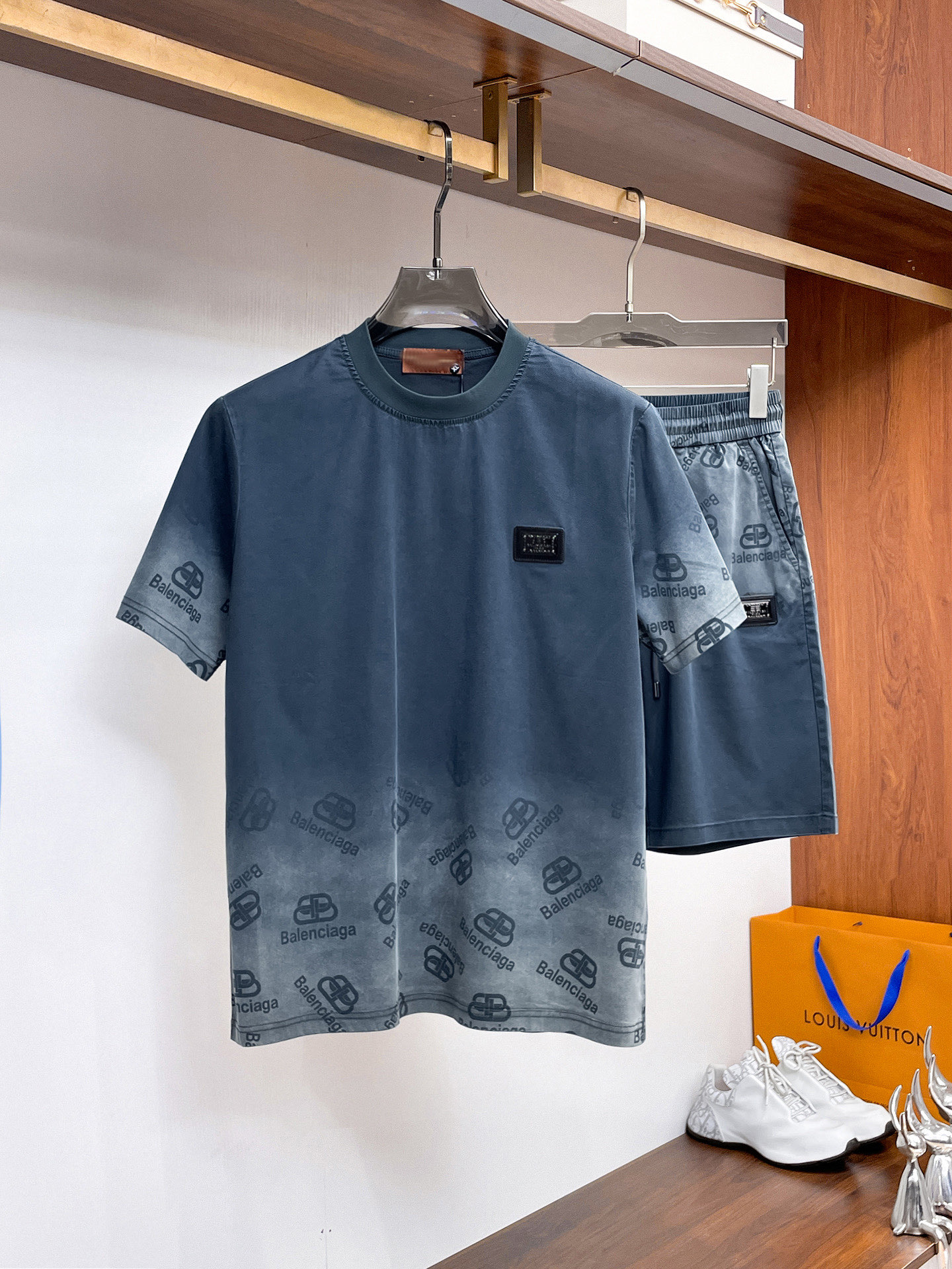 バレンシアガ 上下服 セットアップ メンズ