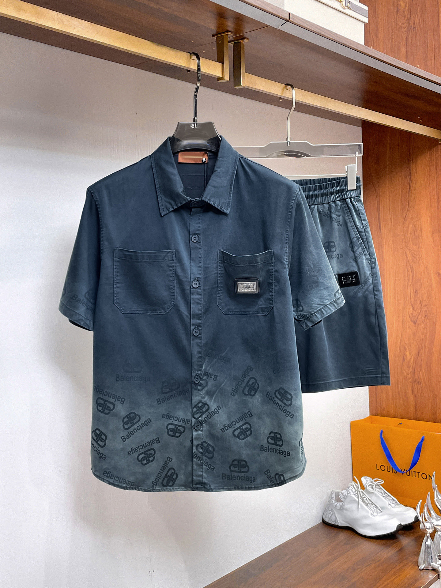 バレンシアガ 上下服 セットアップ メンズ