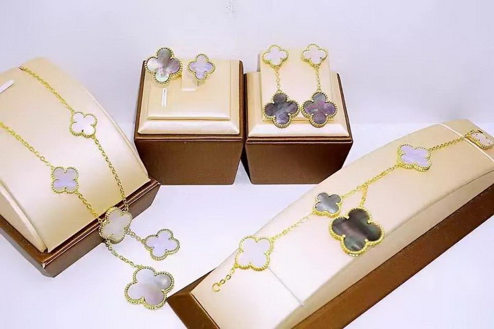 Van Cleef & Arpels ヴァン クリーフ＆アーペル 4点セット Van