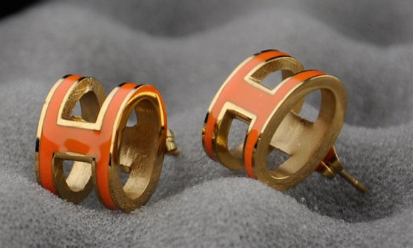 大人気の高級商品 HERMES エルメス イアリング he