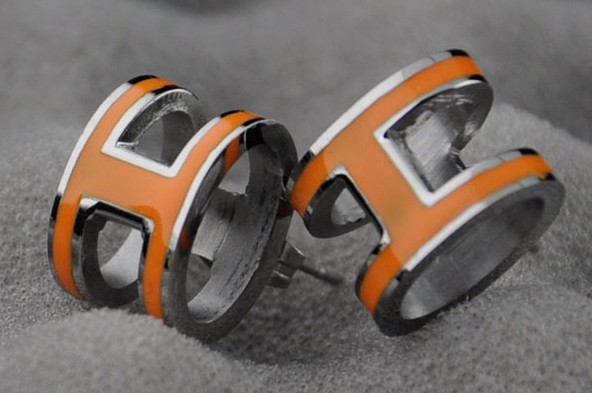 大人気の高級商品 HERMES エルメス イアリング he