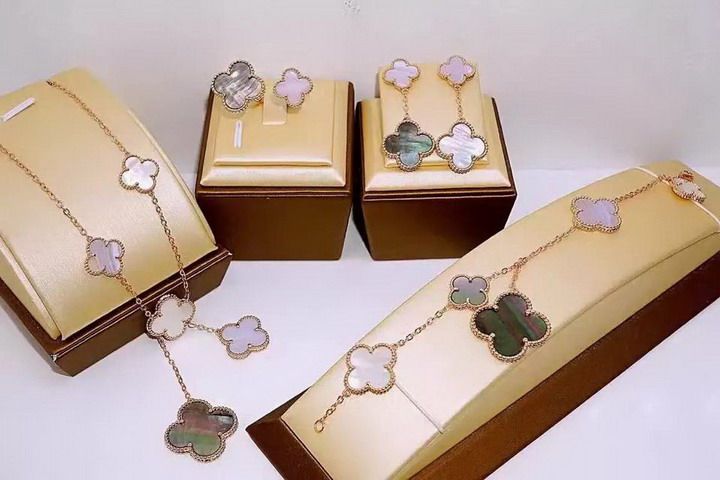 Van Cleef & Arpels ヴァン クリーフ＆アーペル 4点セット Van