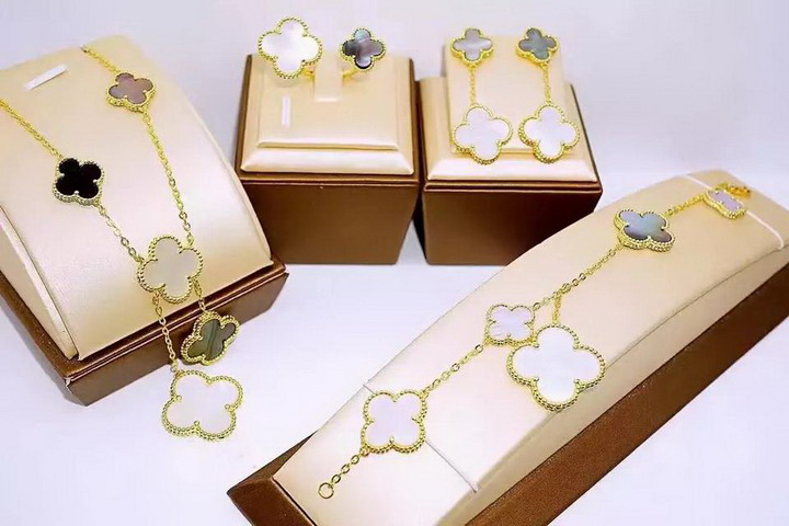 Van Cleef & Arpels ヴァン クリーフ＆アーペル 4点セット Van