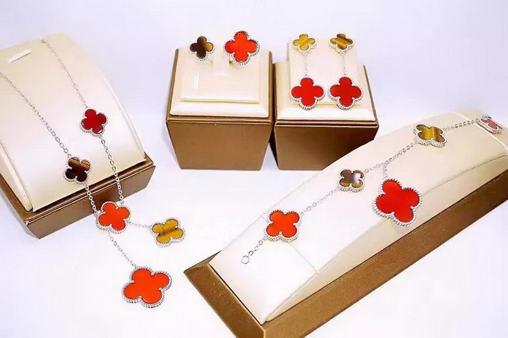 Van Cleef & Arpels ヴァン クリーフ＆アーペル 4点セット Van
