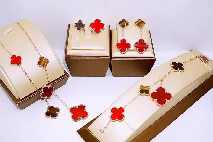 Van Cleef & Arpels ヴァン クリーフ&アーペル 4点セット Van