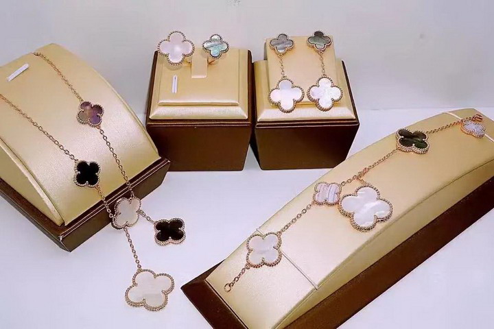 Van Cleef & Arpels ヴァン クリーフ＆アーペル 4点セット Van