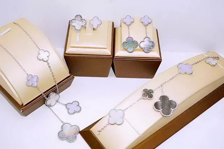 Van Cleef & Arpels ヴァン クリーフ&アーペル 4点セット Van
