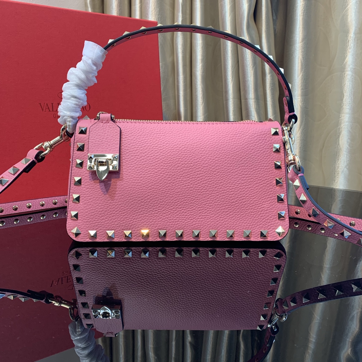 ヴァレンティノ カバン バッグ ショルダーハンドバッグ Garavani Rockstud 2606