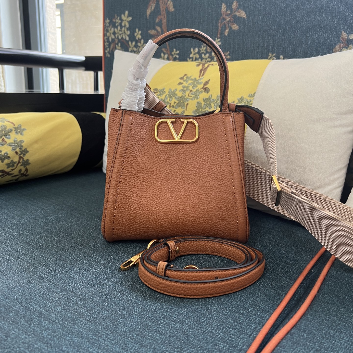 ヴァレンティノ カバン バッグ 2WAYショルダーハンドバッグ VLOGO SIGATURE 2606
