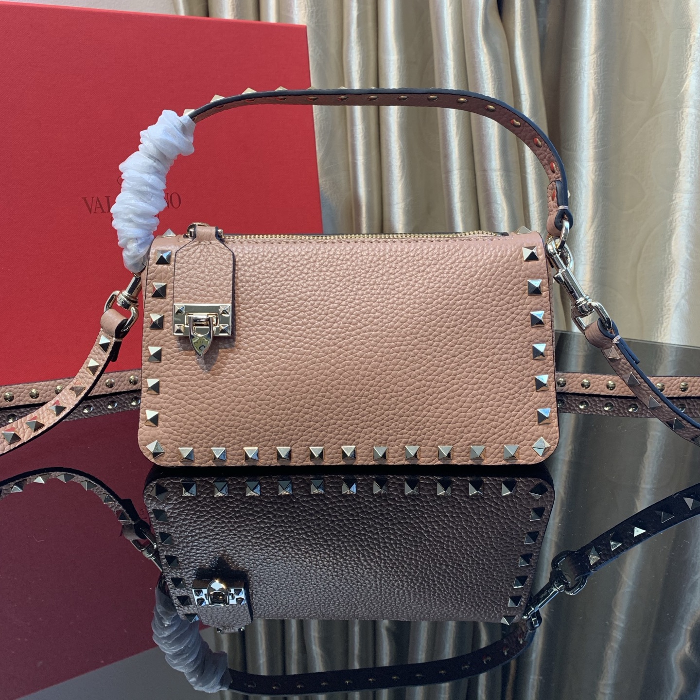 ヴァレンティノ カバン バッグ ショルダーハンドバッグ Garavani Rockstud 2606