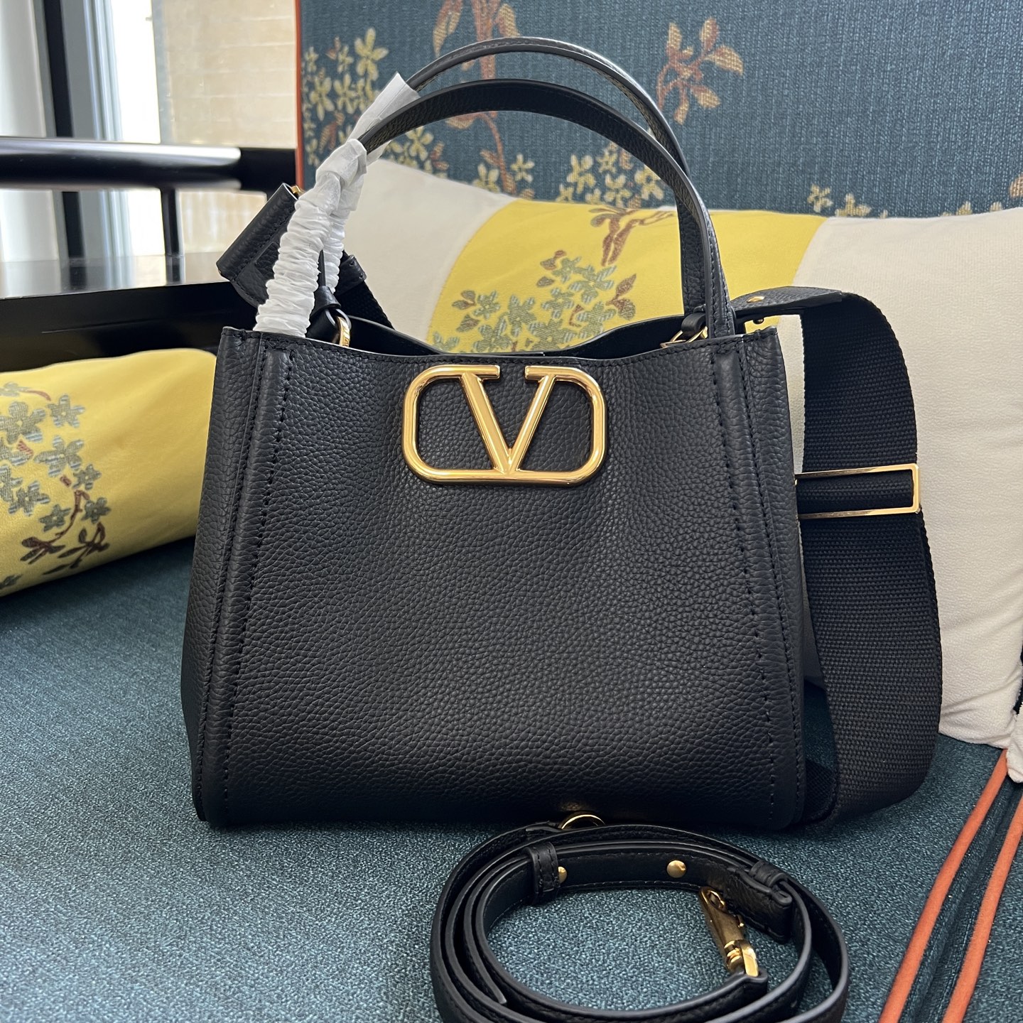 ヴァレンティノ カバン バッグ 2WAYショルダーハンドバッグ VLOGO SIGATURE 2606