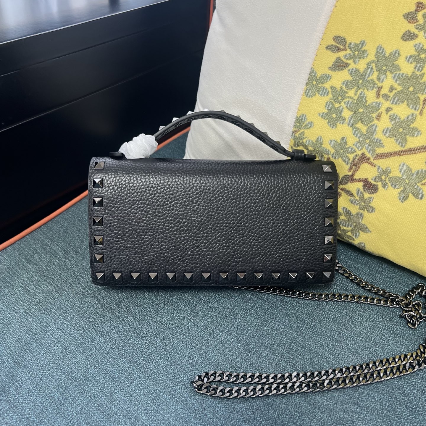 ヴァレンティノカバン バッグ ショルダーハンドバッグ GARAVANI ROCKSTUD 2606