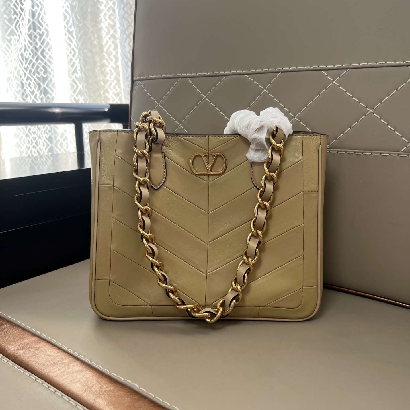 ヴァレンティノ カバン トートバッグ 肩掛けバッグ GARAVANI LASEINE 2606