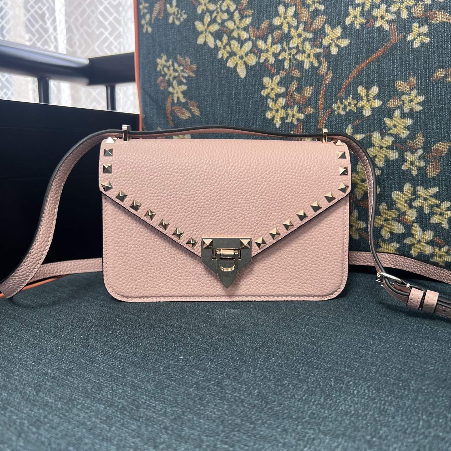 素敵 ヴァレンティノ カバン バッグ ショルダーハンドバッグ GARAVANI ROCKSTUD 2606