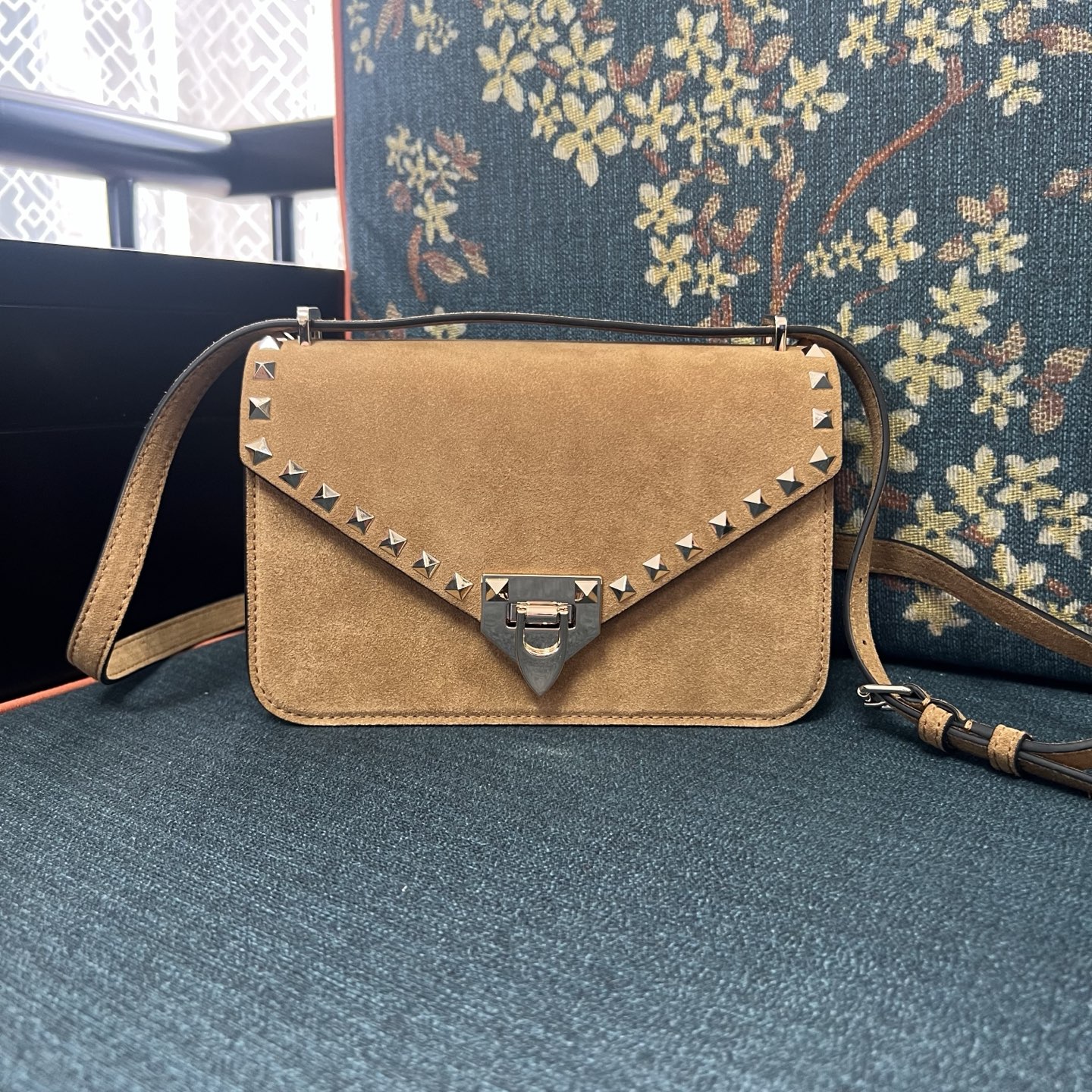素敵 ヴァレンティノ カバン バッグ ショルダーハンドバッグ GARAVANI ROCKSTUD 2606