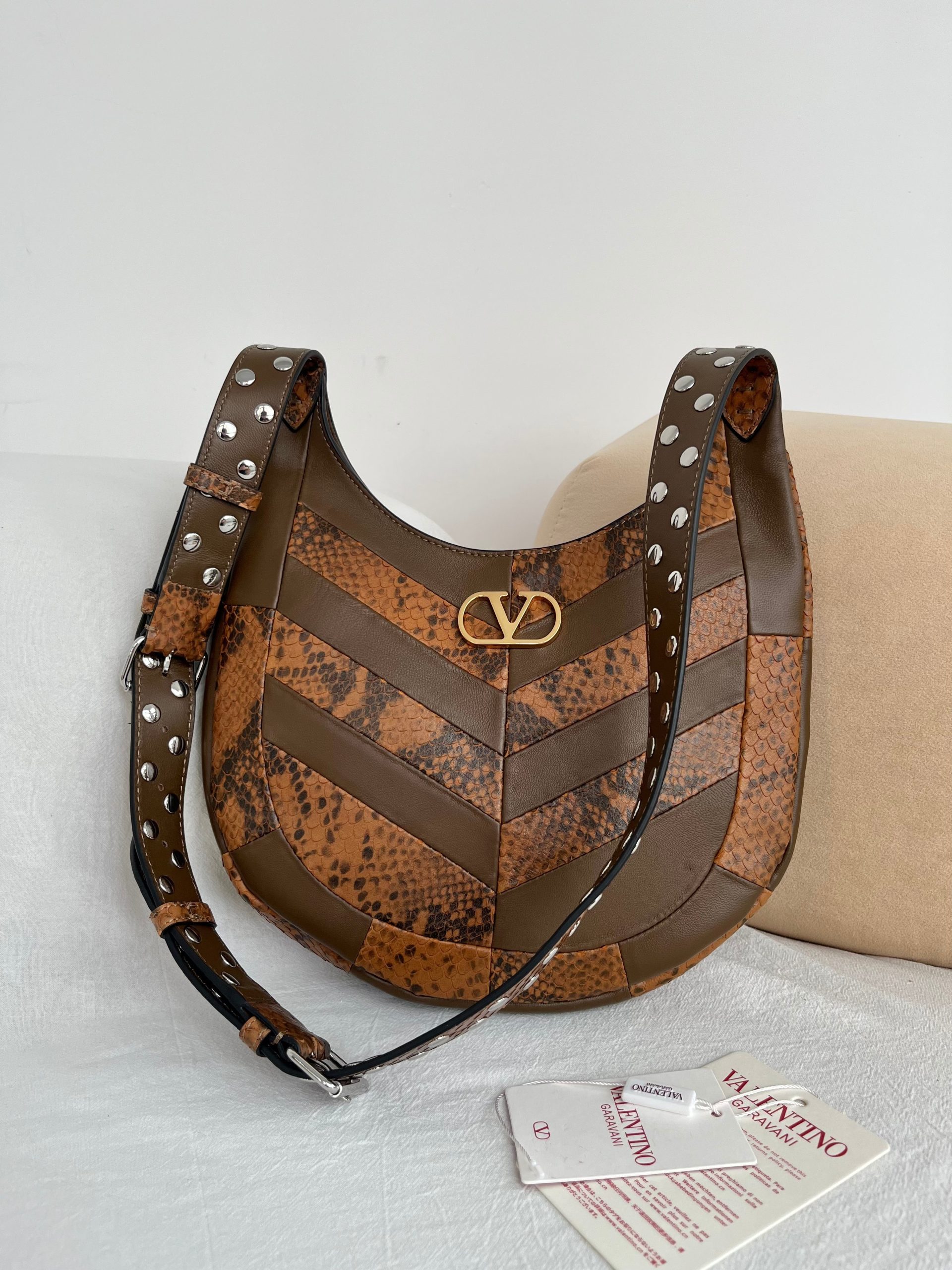 ヴァレンティノ カバン バッグ ショルダーハンドバッグ GARAVANI HOBOHO HOBO 2606