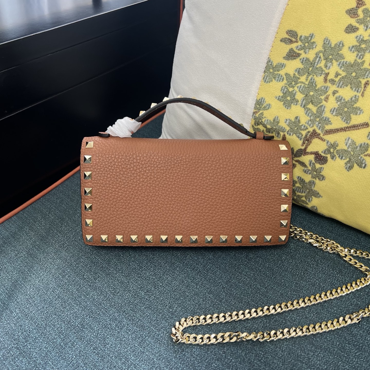 ヴァレンティノカバン バッグ ショルダーハンドバッグ GARAVANI ROCKSTUD 2606