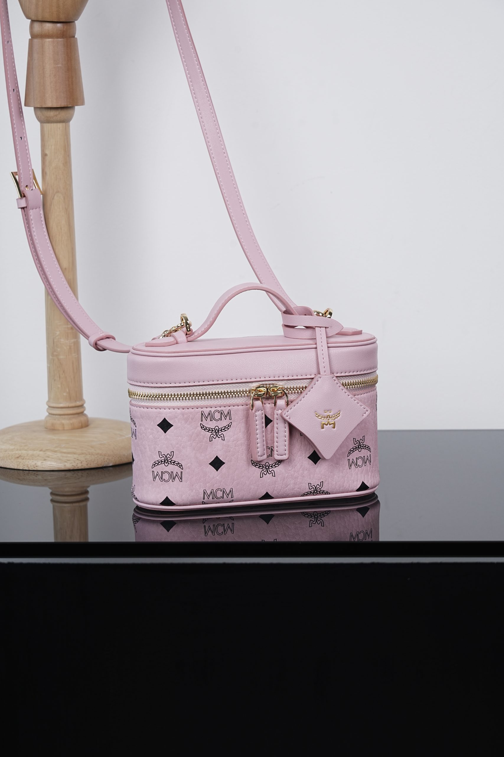 MCM(エムシーエム) カバン バッグハンド Aren Vanity CASE In Visetos