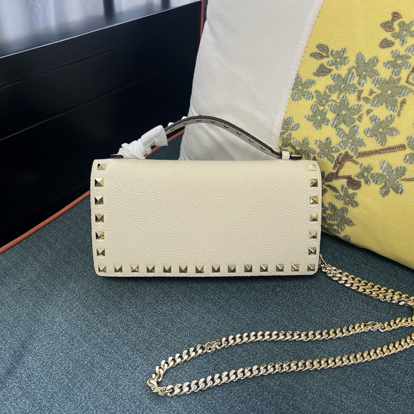 ヴァレンティノ カバン バッグ ショルダーハンドバッグ GARAVANI ROCKSTUD 2606