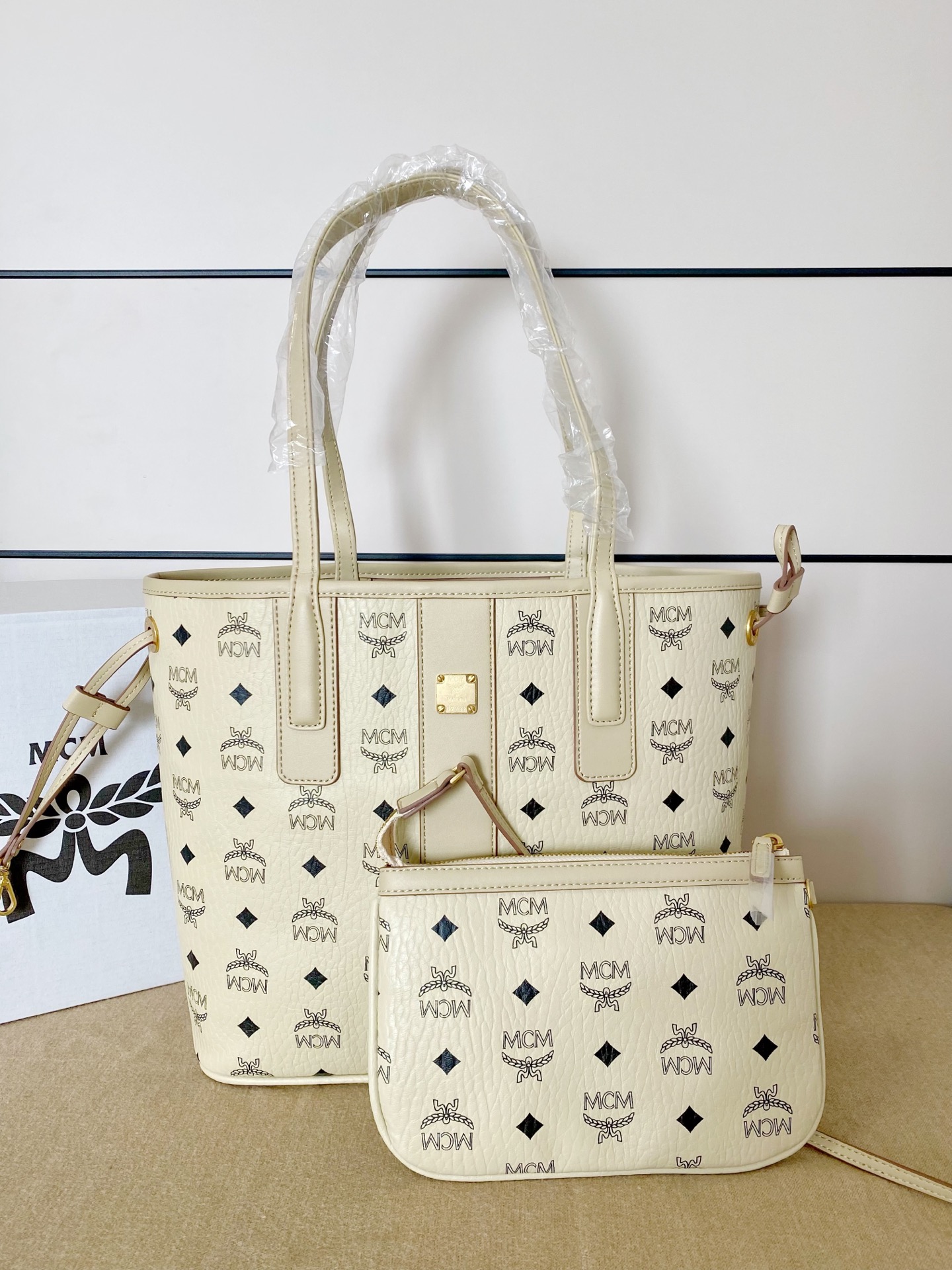 MCM(エムシーエム) カバン バッグハンド