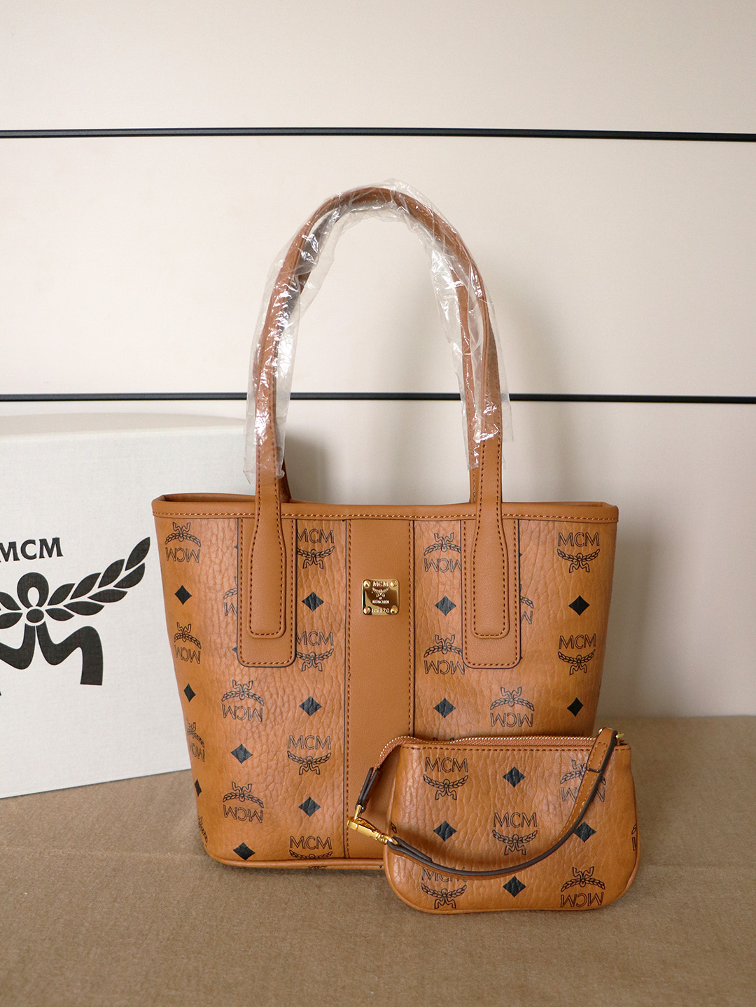 MCM(エムシーエム) カバン バッグハンド