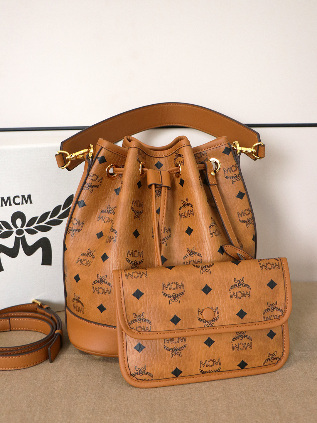 MCM(エムシーエム) カバン バッグハンド