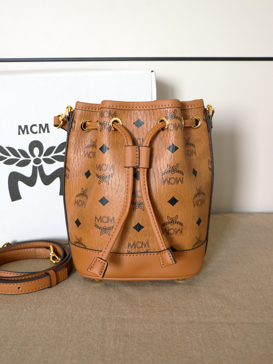 MCM(エムシーエム) カバン バッグハンド