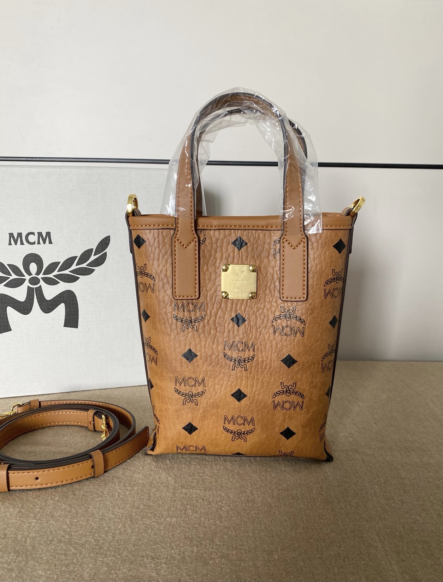 MCM(エムシーエム) カバン バッグハンド