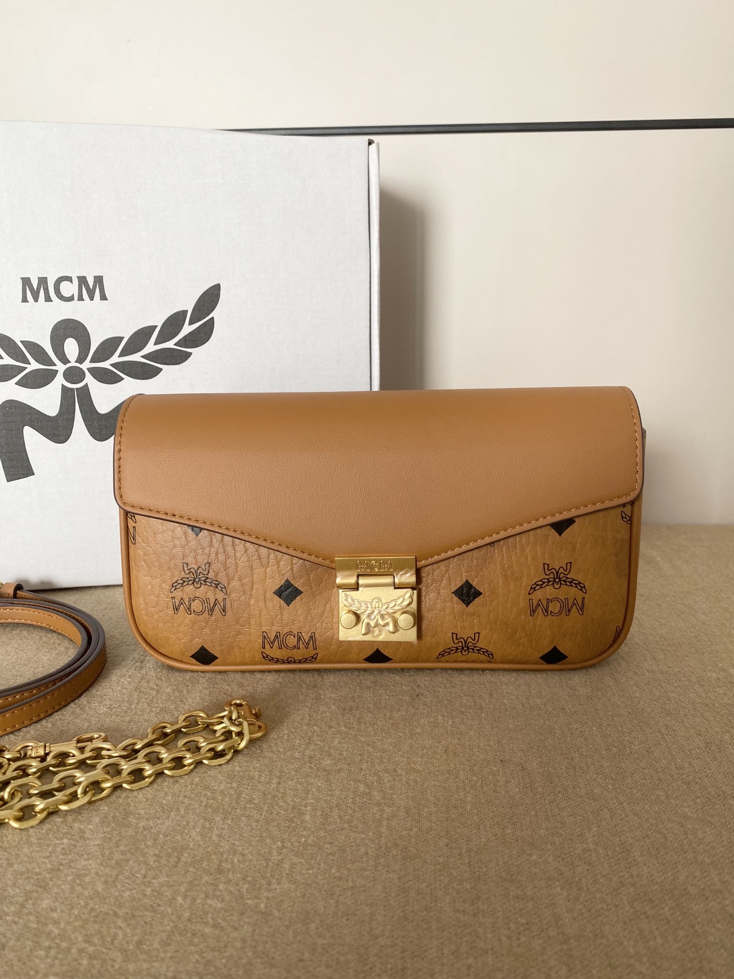 MCM(エムシーエム) カバン バッグハンド