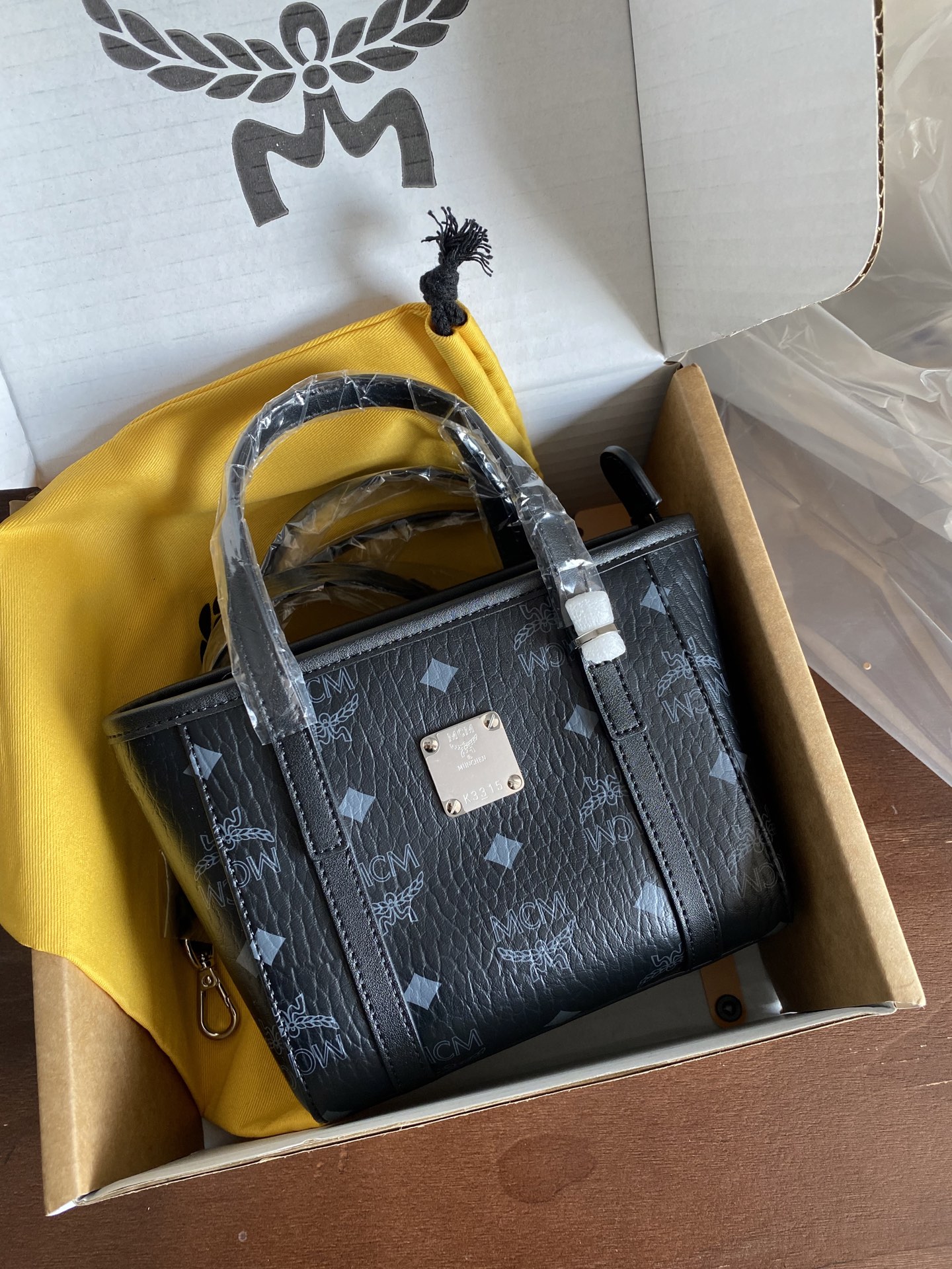 MCM(エムシーエム) カバン バッグハンド