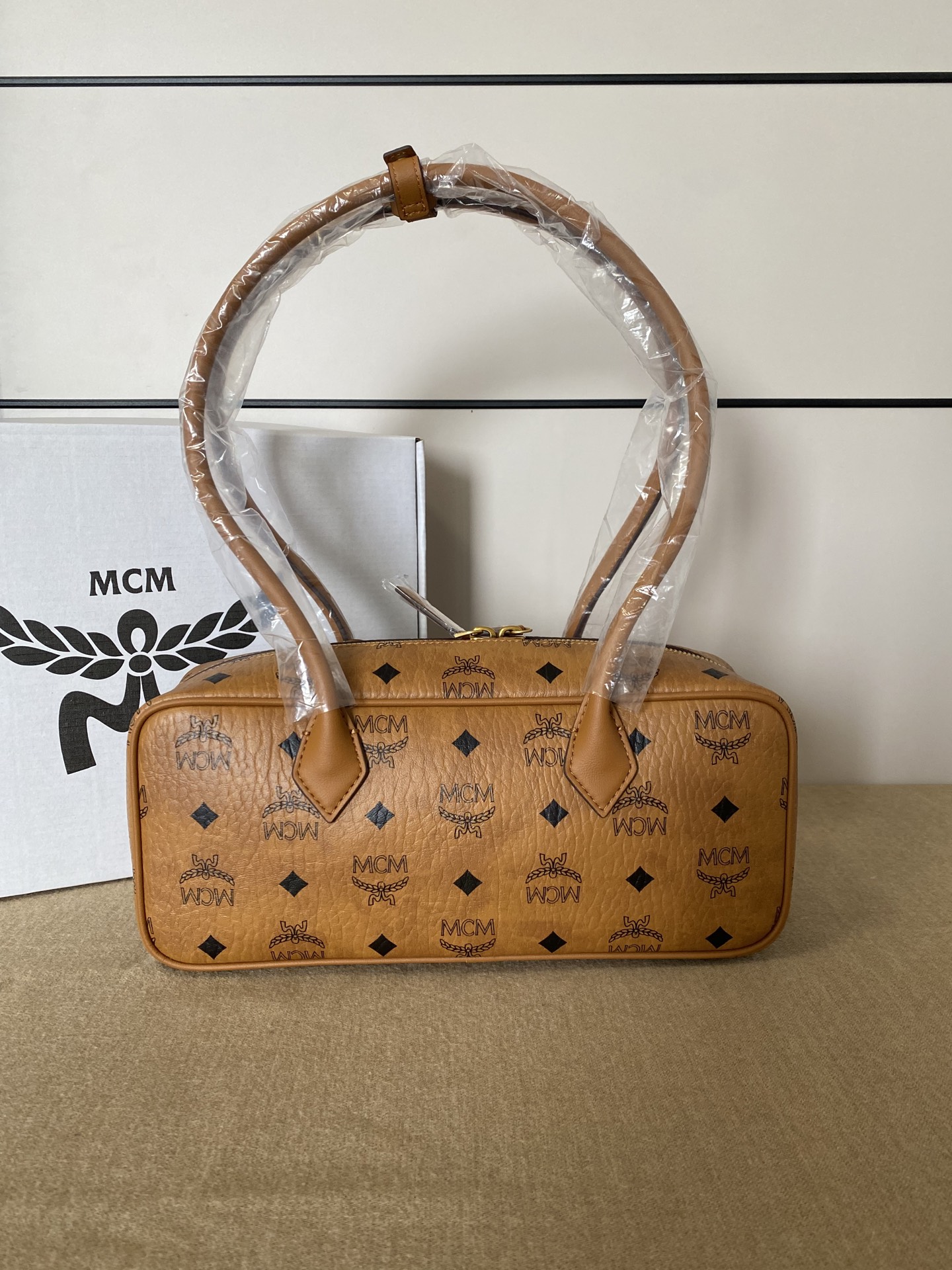 MCM(エムシーエム) カバン バッグハンド