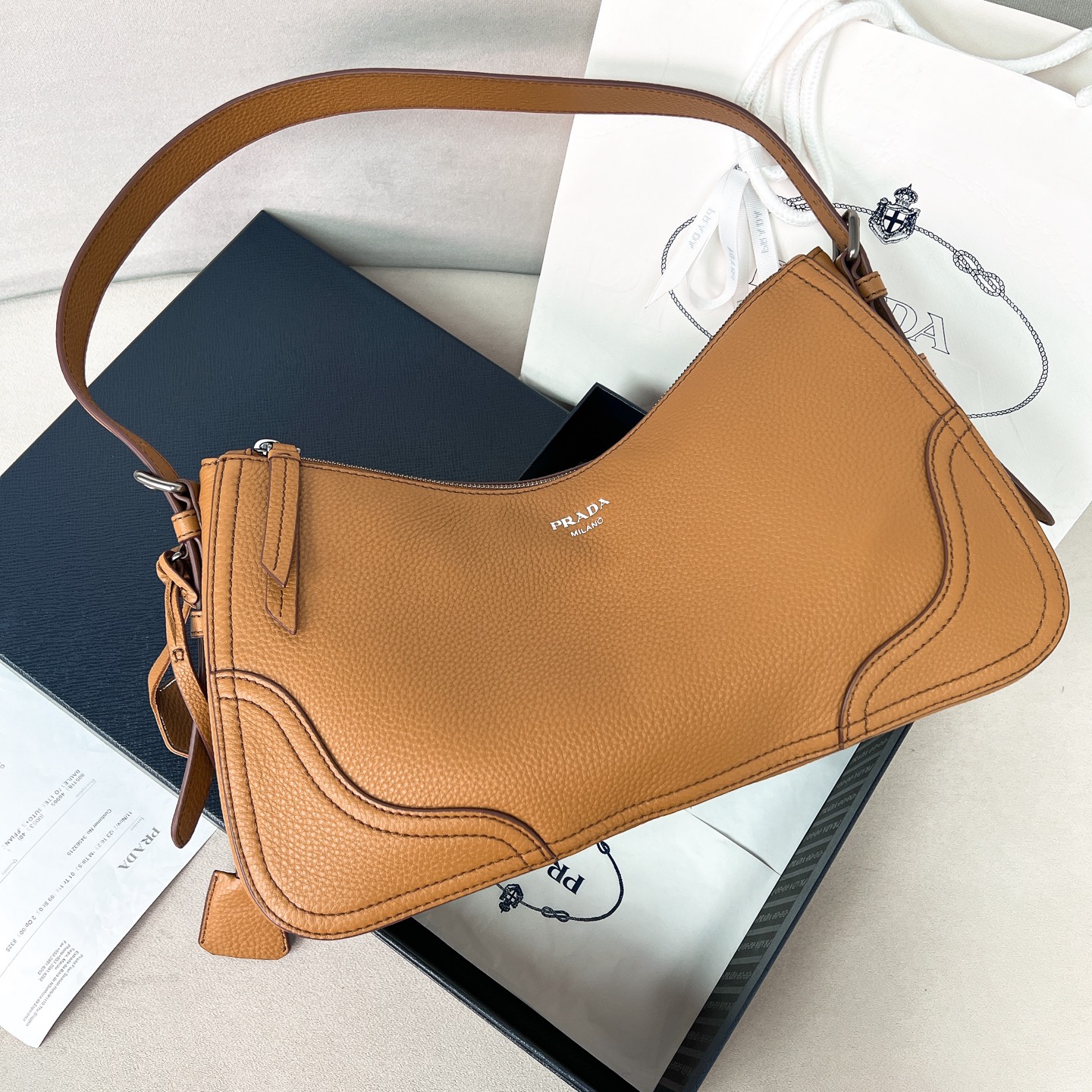 激安人気新品鞄 バッグ プラダ Holo ハンドバッグ 2606