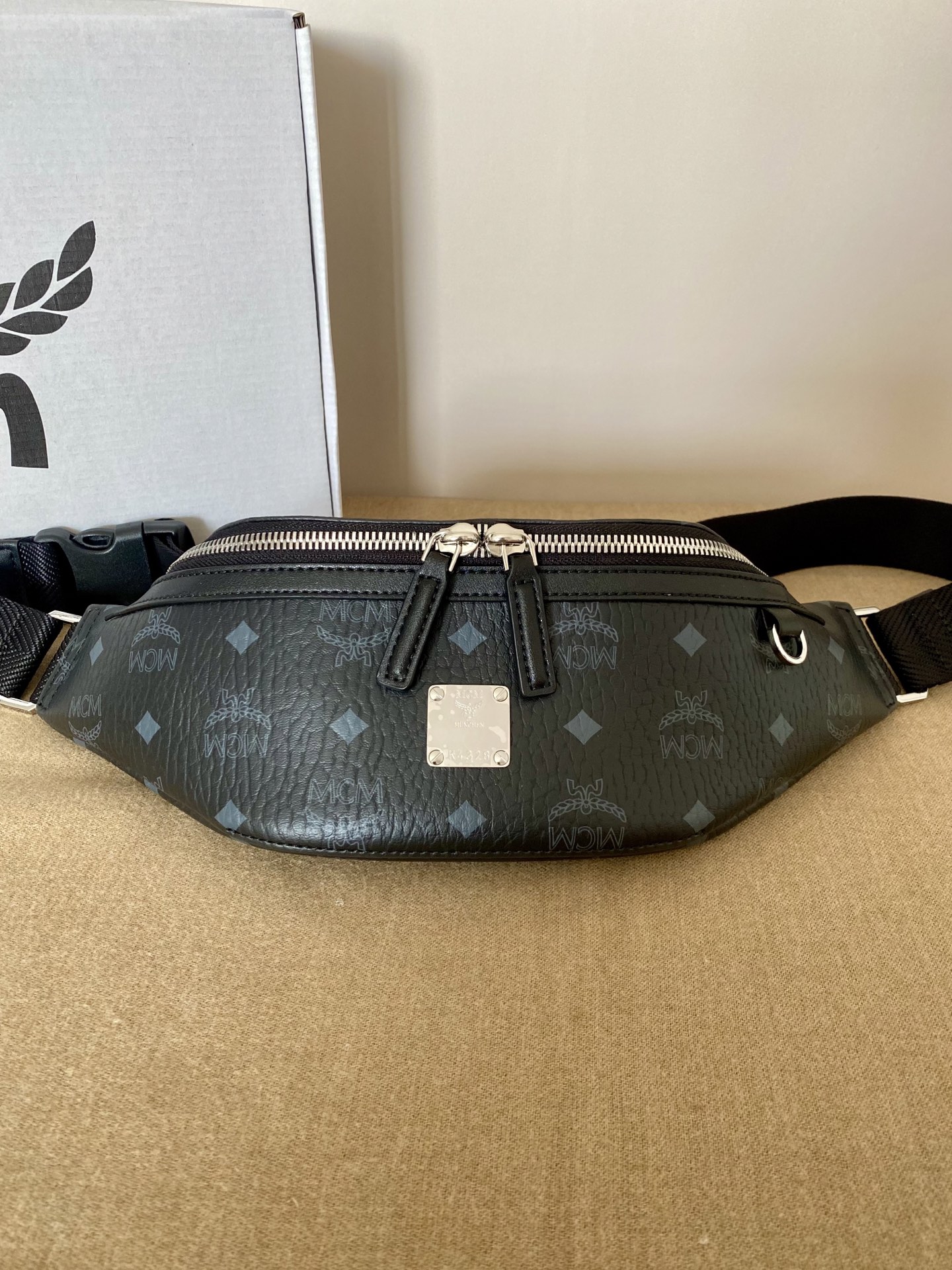 MCM(エムシーエム) カバン バッグハンド