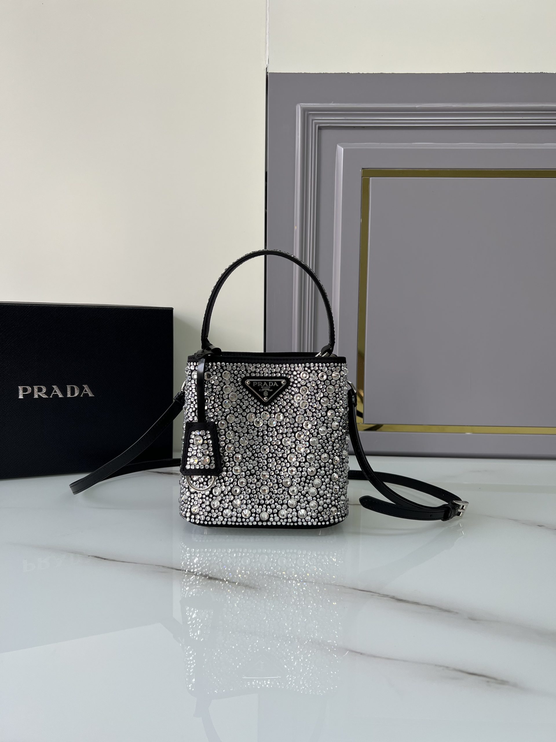 激安人気新品鞄 バッグ プラダ Panier バケツ型バッグ