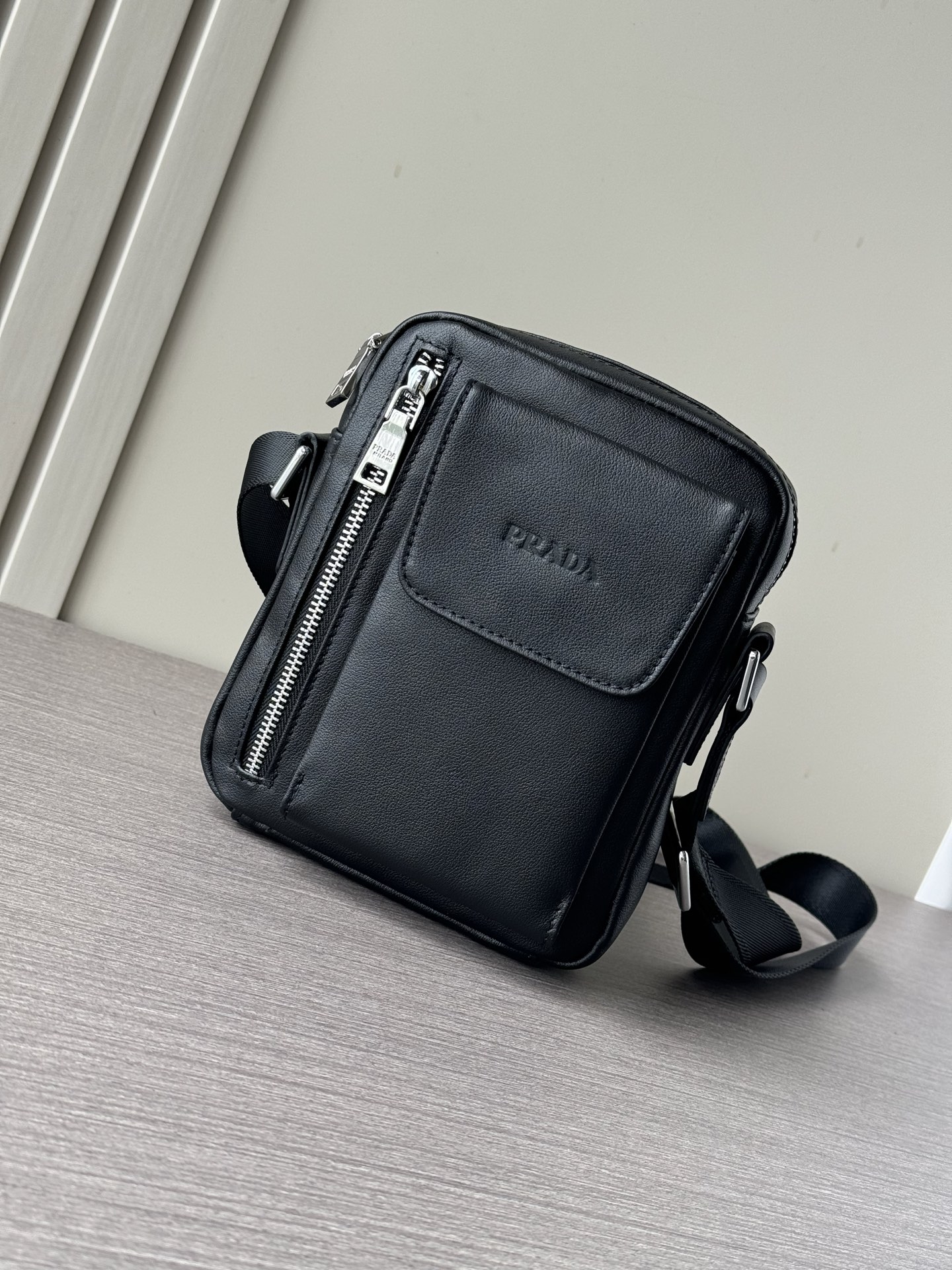激安人気新品鞄 バッグ プラダ ショルダー ハンドバッグ 2606