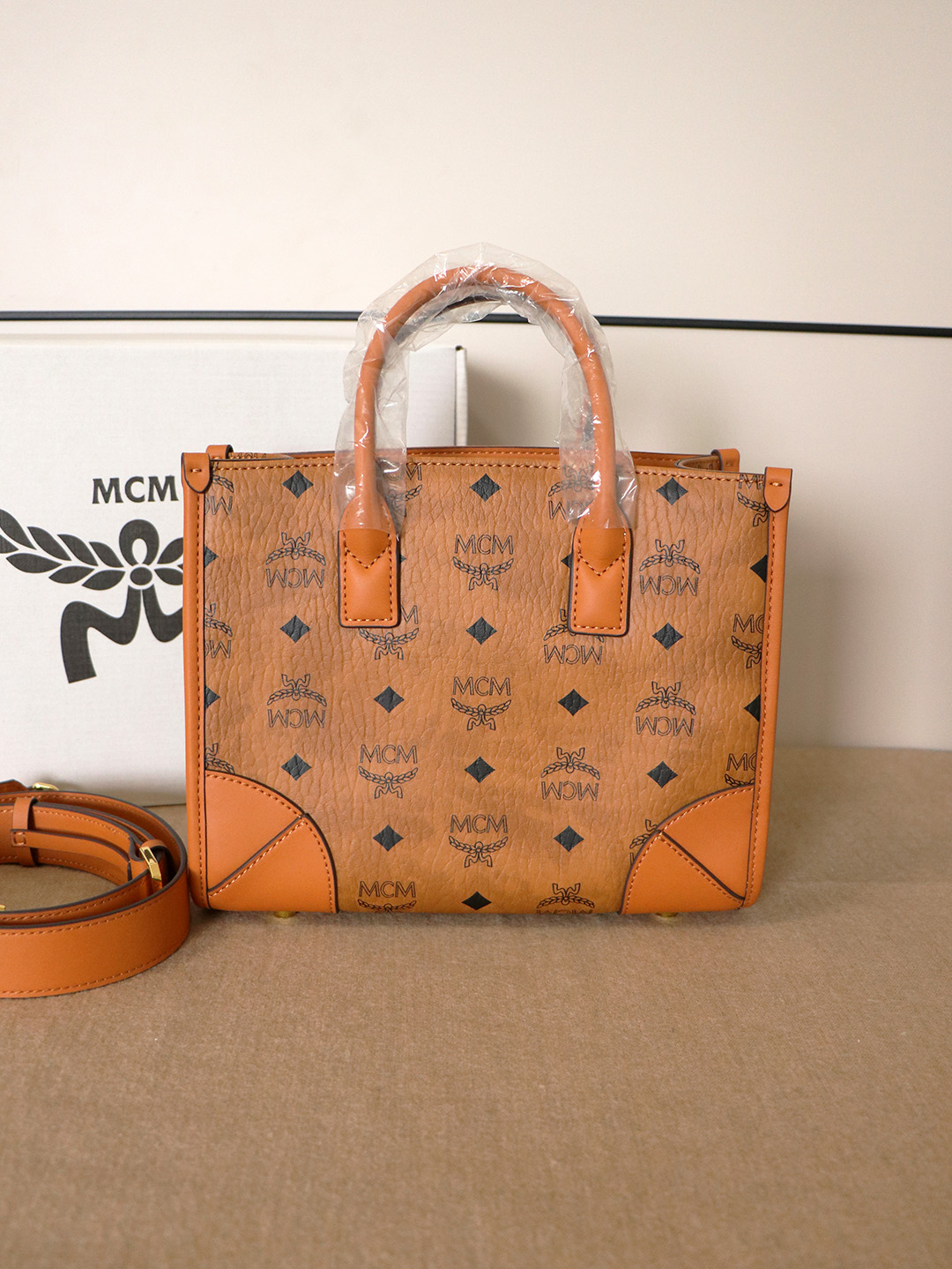 MCM(エムシーエム) カバン バッグハンド