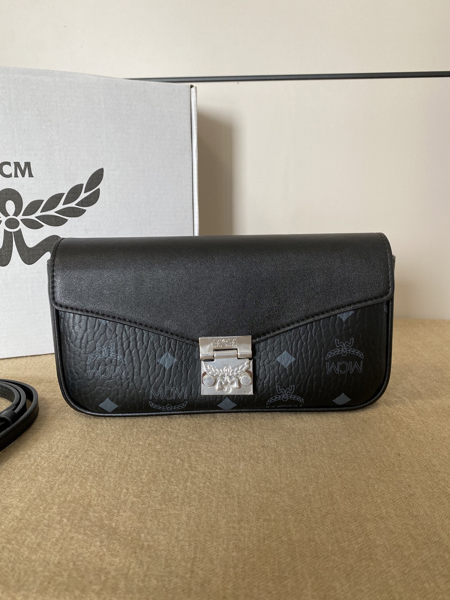MCM(エムシーエム) カバン バッグハンド