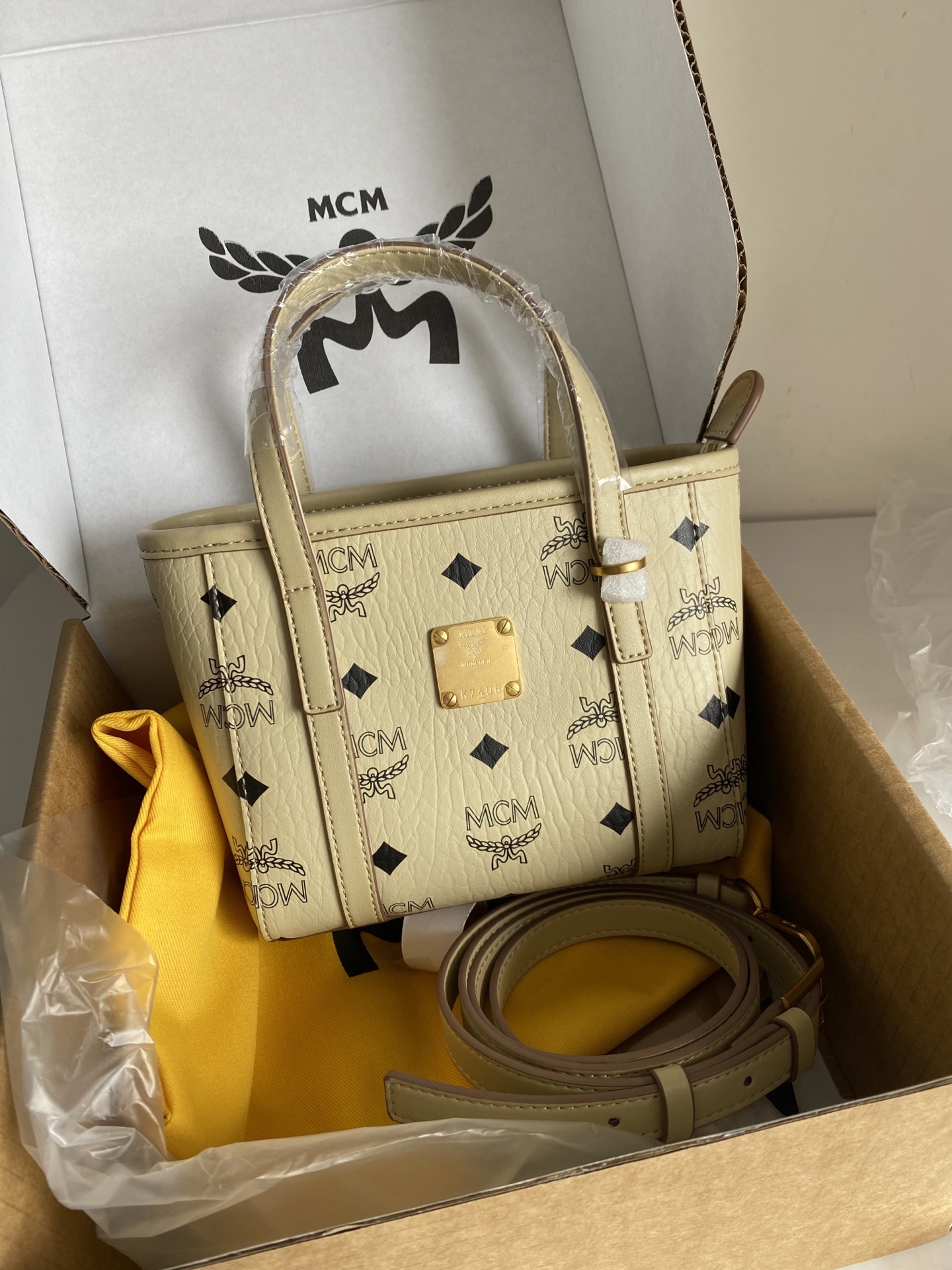 MCM(エムシーエム) カバン バッグハンド