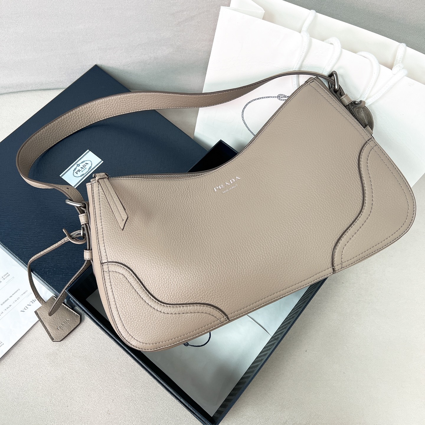 激安人気新品鞄 バッグ プラダ Holo ハンドバッグ 2606