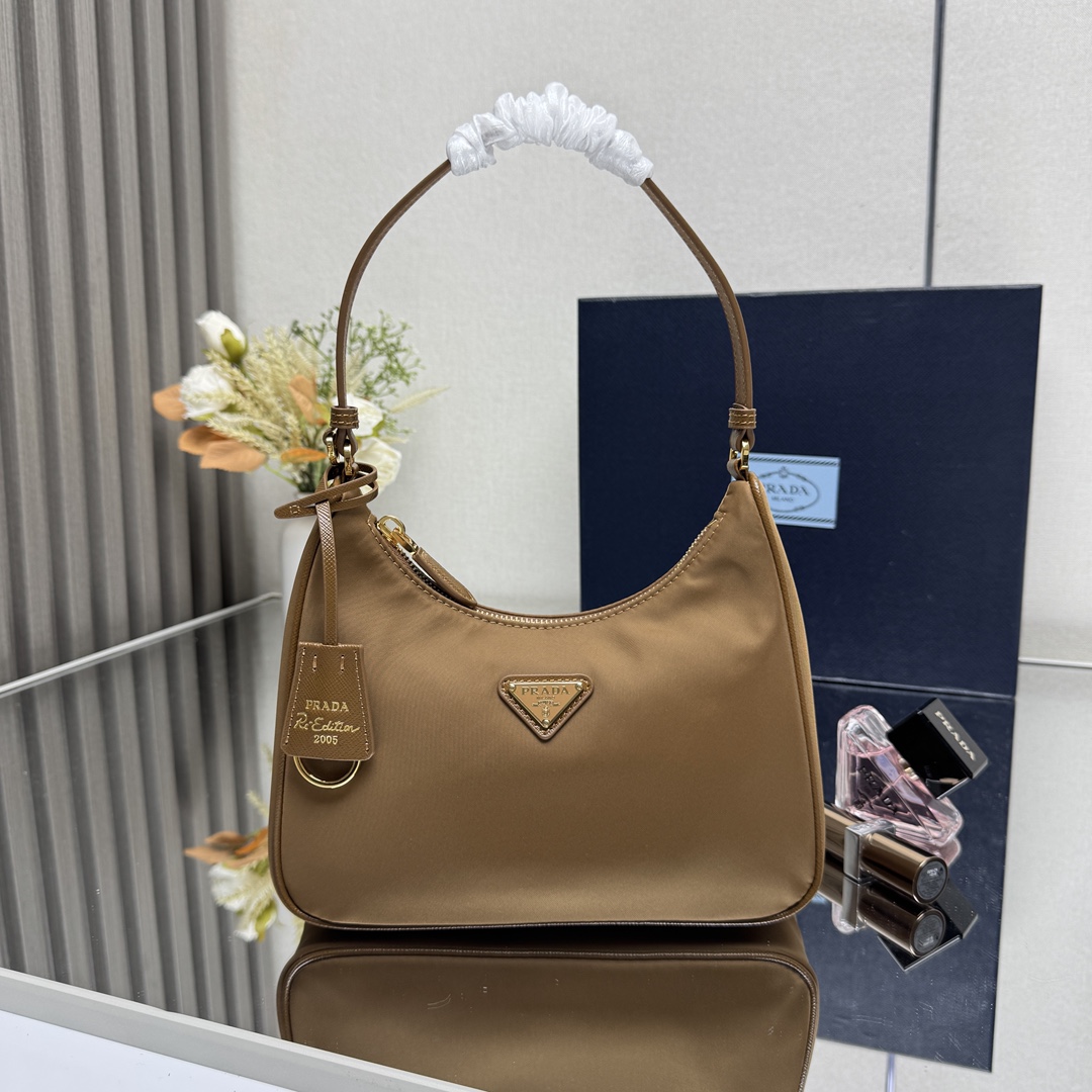 激安人気新品鞄 バッグ プラダ Re-Edition Hobo ハンドバッグ 2606