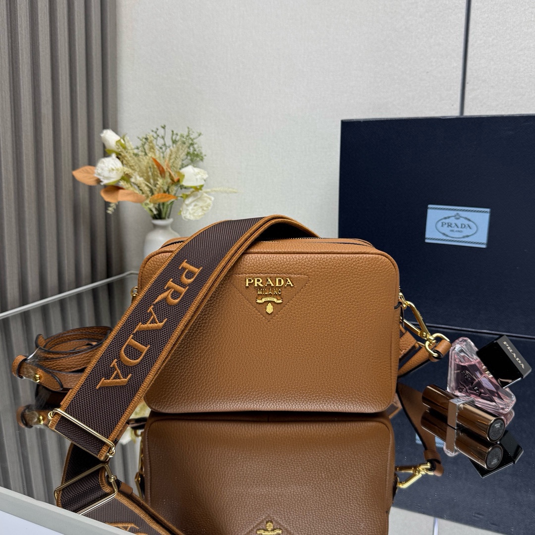 激安人気新品鞄 バッグ プラダ 2WAY 斜め挂けバッグ 2606